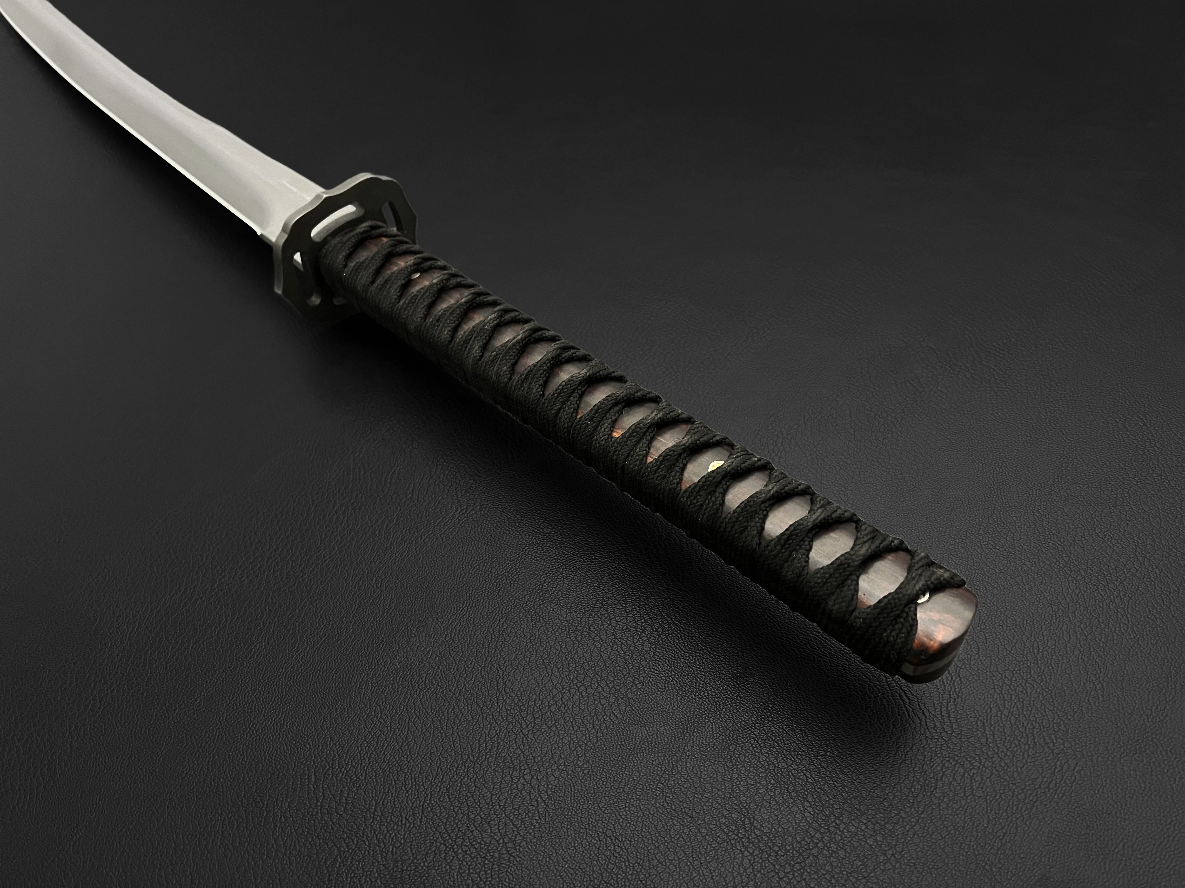 Tokugawa | 20" Dawson Select Japanese Katana | Hamon | Arizona Ironwood - Image 3